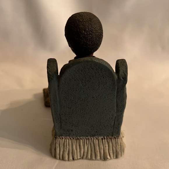 Sarah’s Attic Hattie Sitting on Chair Quilting. Dated 1990, Numbered 317/6000. - Picture 3 of 11